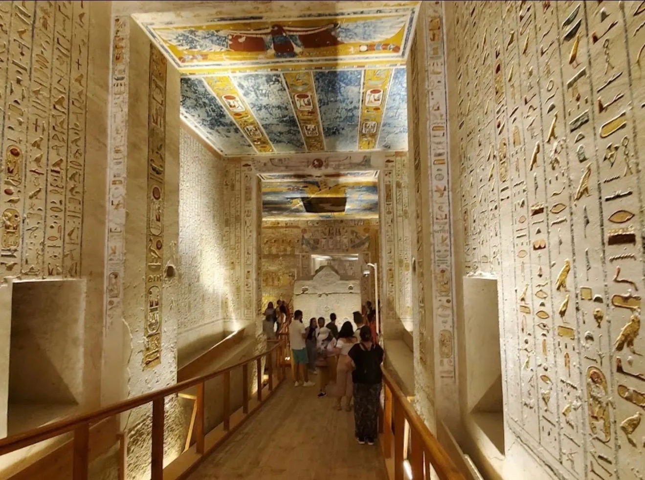 Luxor by Bus — Luxor